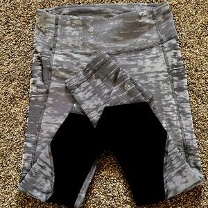 Lululemon 3/4 cropped leggings!!